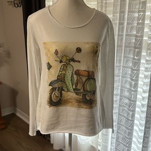 Woman long sleeves shirt.